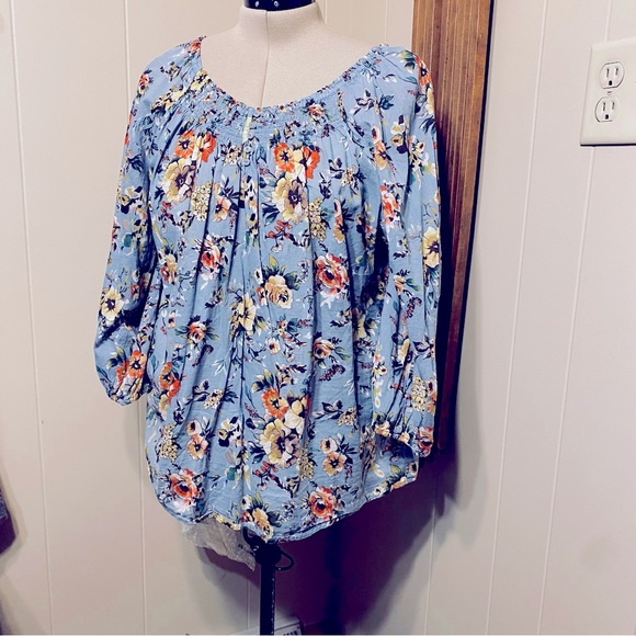 Dress Barn Flowered top - Picture 1 of 2